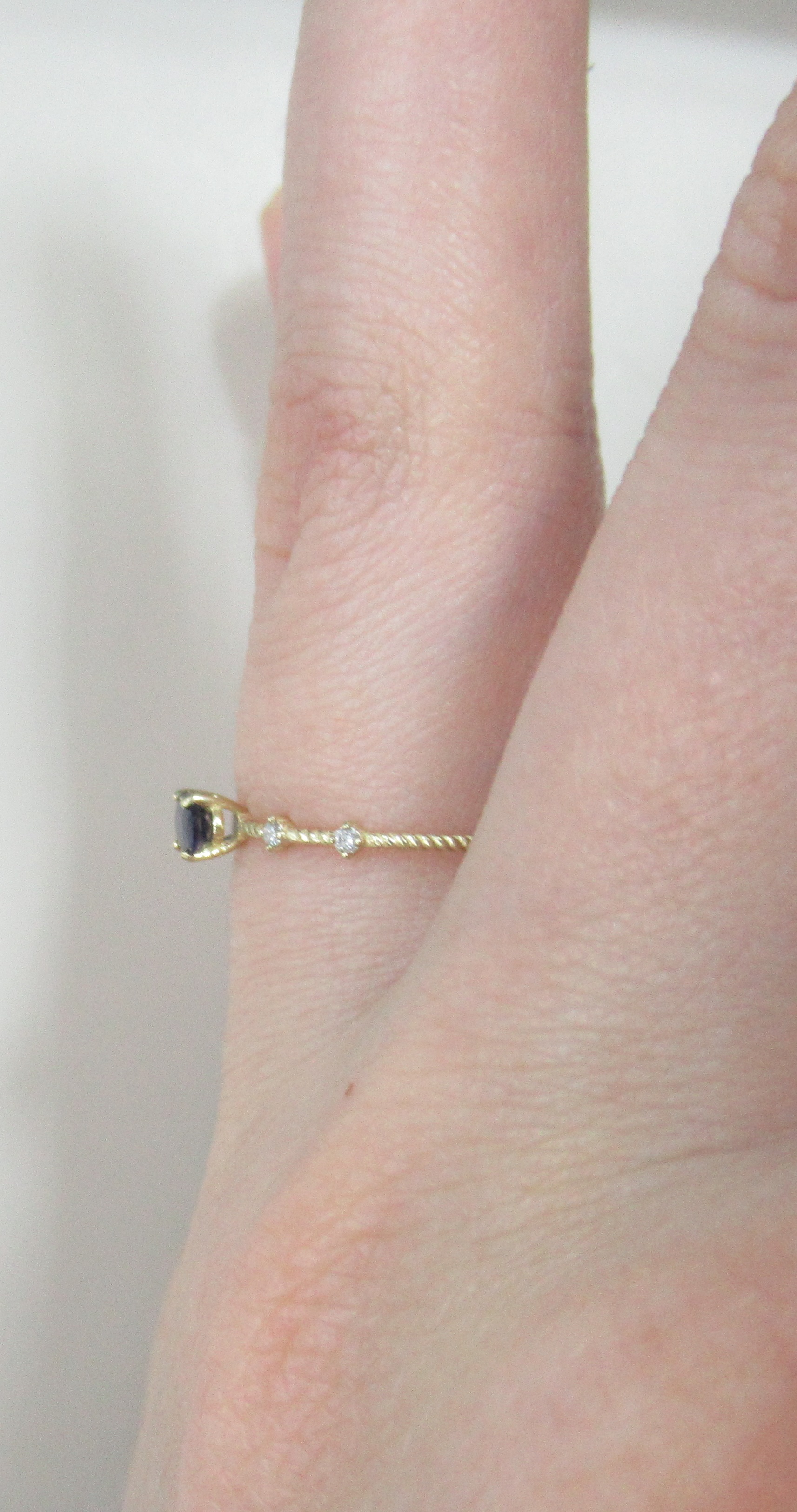 Кольцо из желтого золота с сапфиром